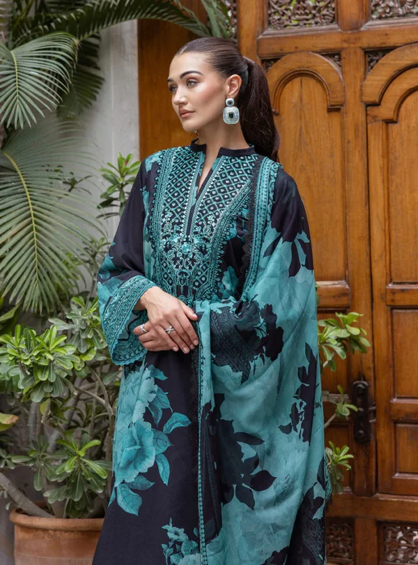 Raya Zainab Chottani - Tahra Lawn 25 Vol 2 - Image 2