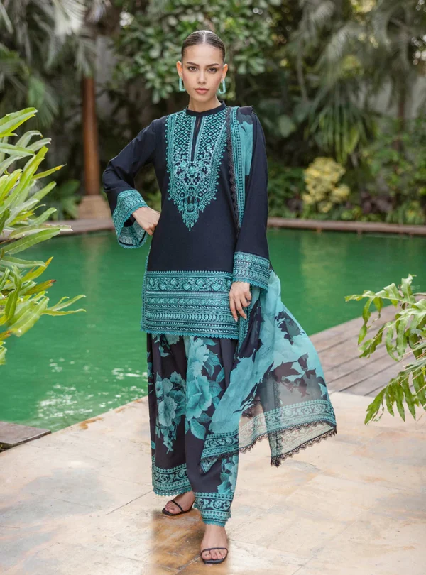 Raya Zainab Chottani - Tahra Lawn 25 Vol 2 - Image 3