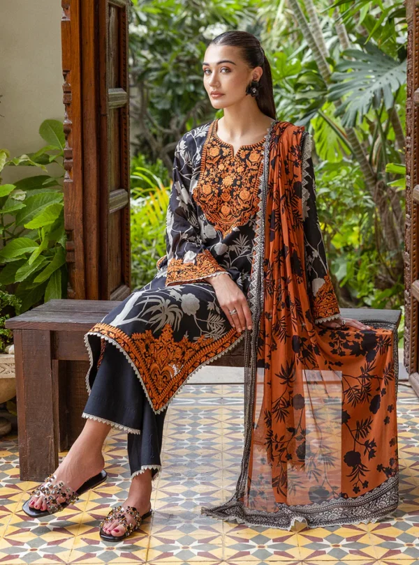 Efra Zainab Chottani - Tahra Lawn 25 Vol 2 - Image 3