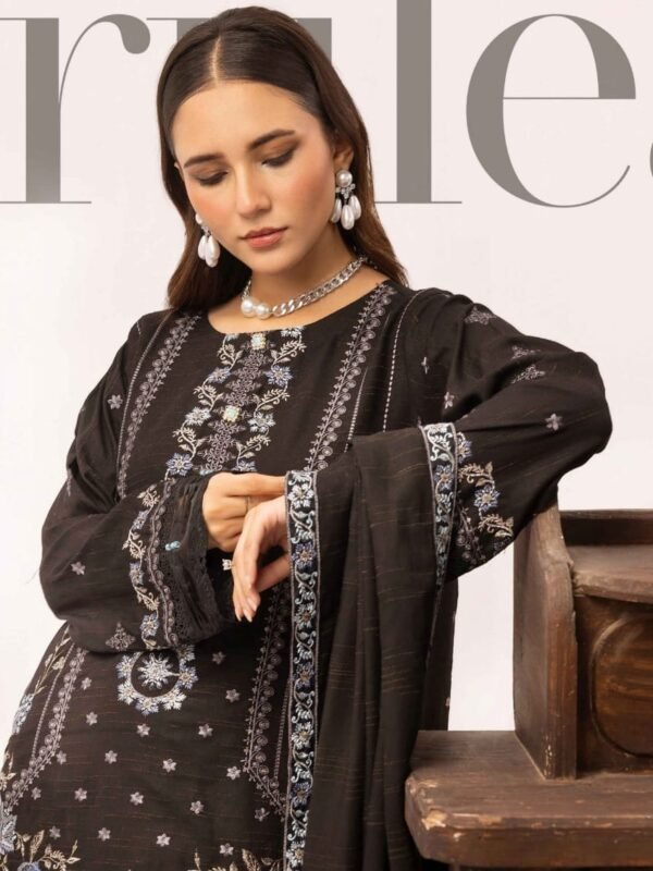 Tehzeeb Nafees by Mahay black